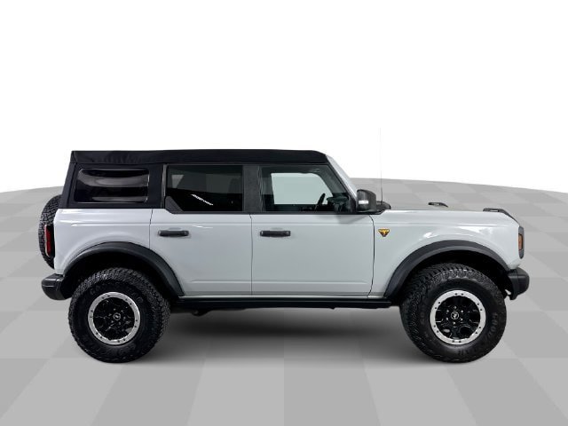 Used 2023 Ford Bronco Badlands w/ Sasquatch Package AWD/4WD image 9