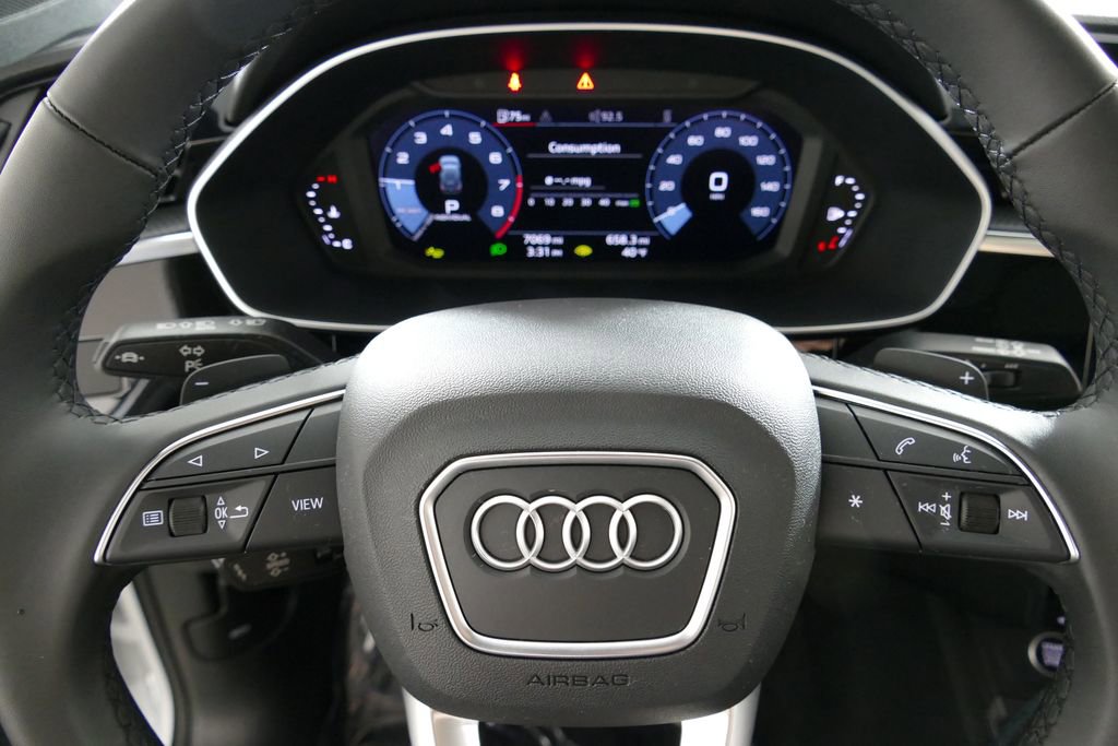 Used 2025 Audi Q3 2.0T Premium image 17