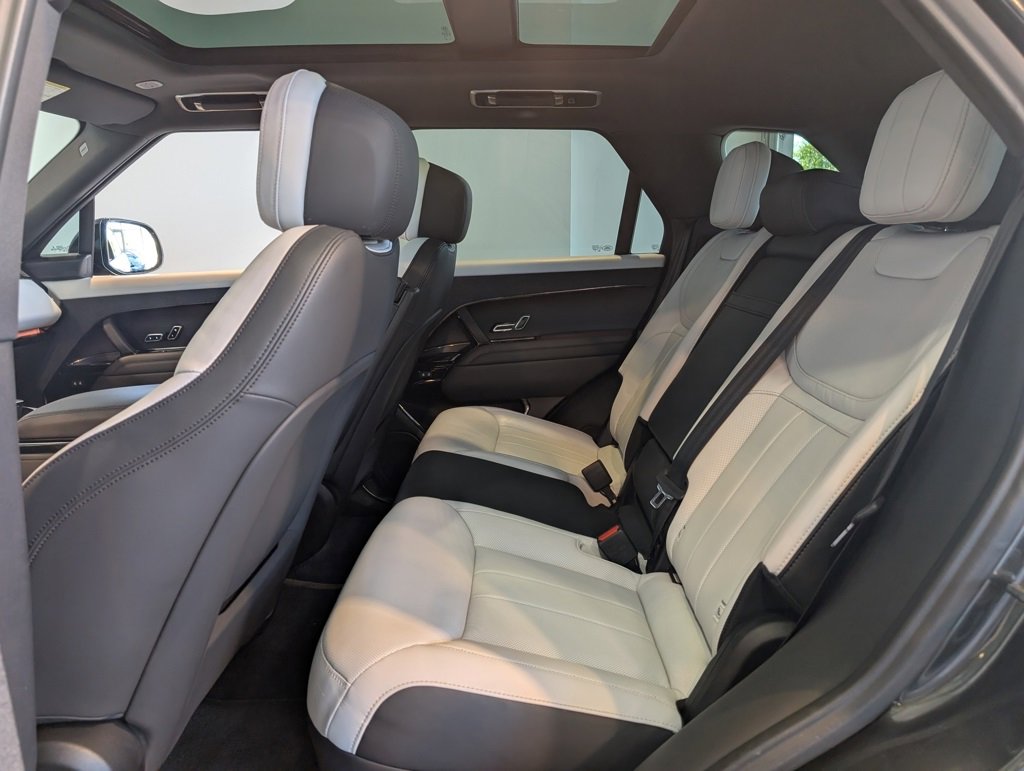 Used 2023 Land Rover Range Rover Sport SE Dynamic image 24