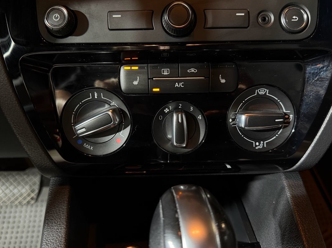 Used 2015 Volkswagen Jetta Sport FWD image 16