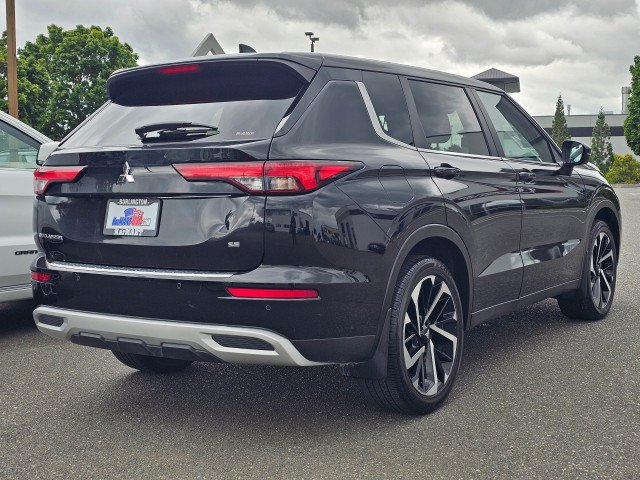 Used 2024 Mitsubishi Outlander SE AWD/4WD image 3