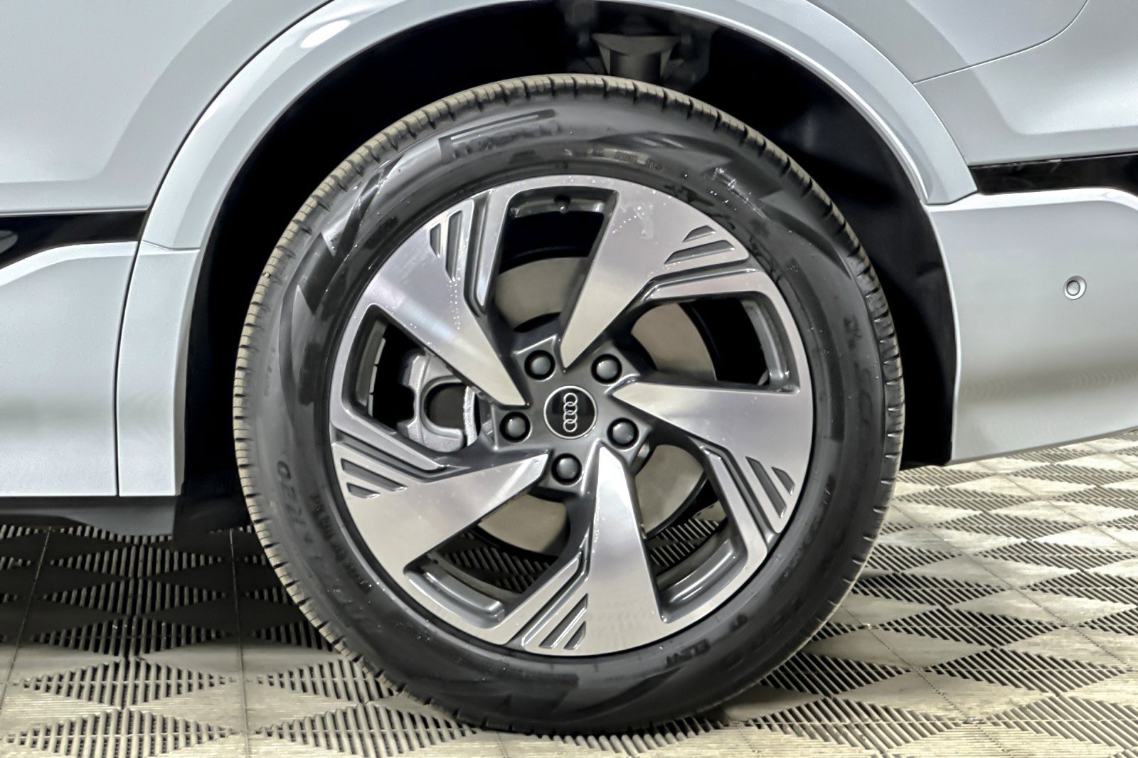 New 2025 Audi Q6 e-tron Premium image 23