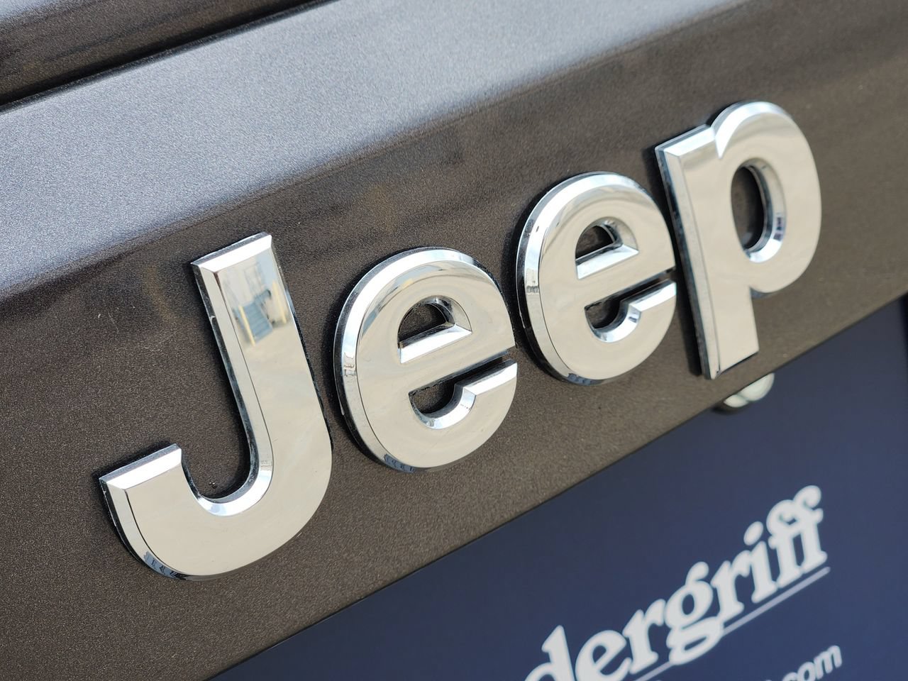 Used 2017 Jeep Patriot Latitude FWD image 9