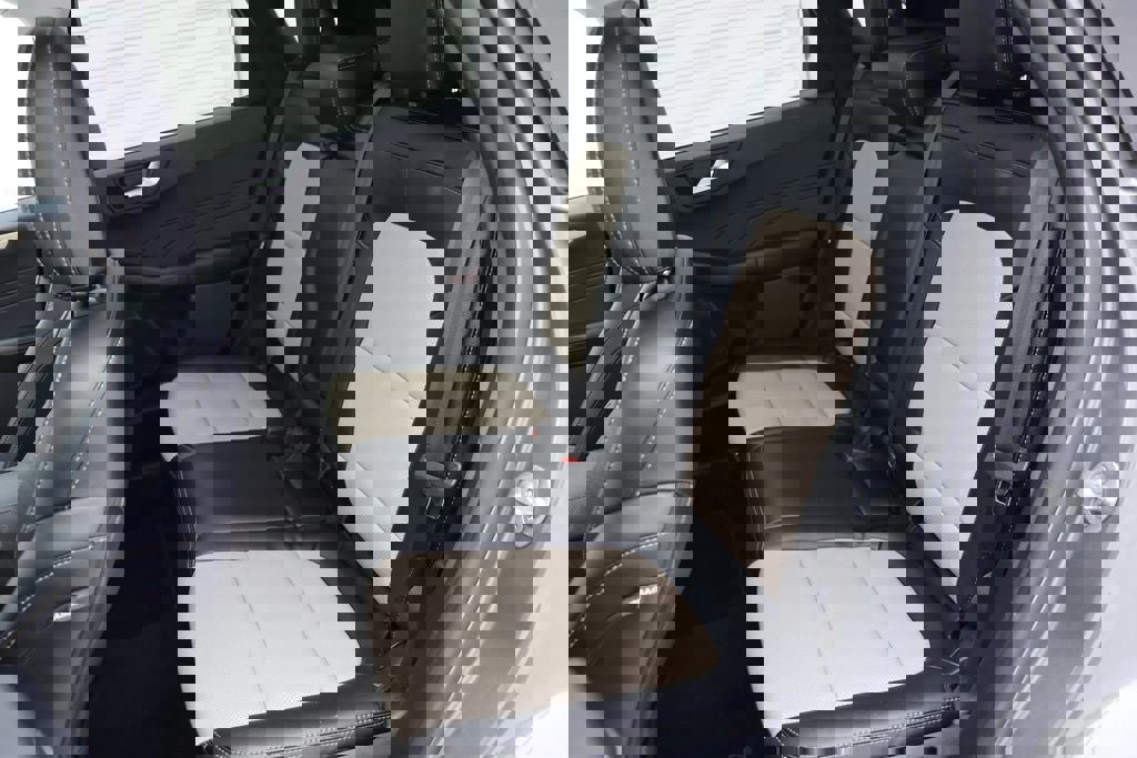 Used 2022 Ford Escape Titanium w/ Titanium Elite Package image 12