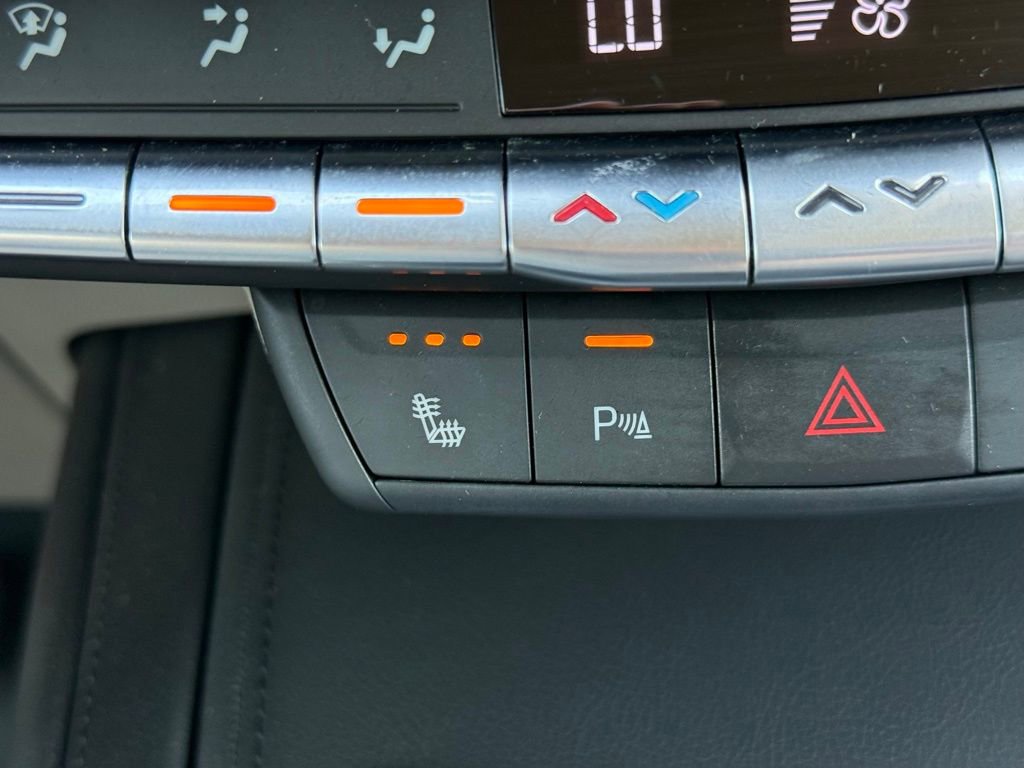Used 2020 Cadillac XT4 Premium Luxury w/ Cold Weather Package FWD image 23