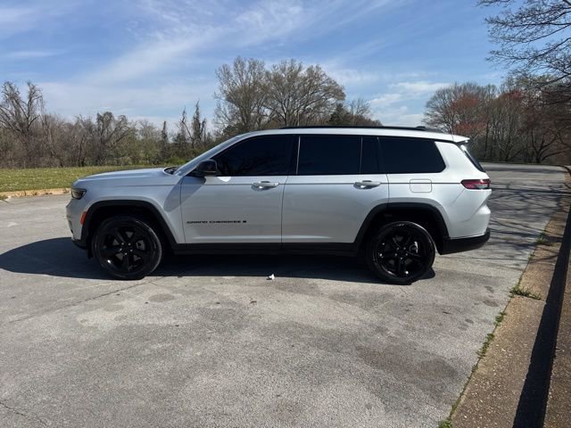 Used 2023 Jeep Grand Cherokee L Laredo image 4