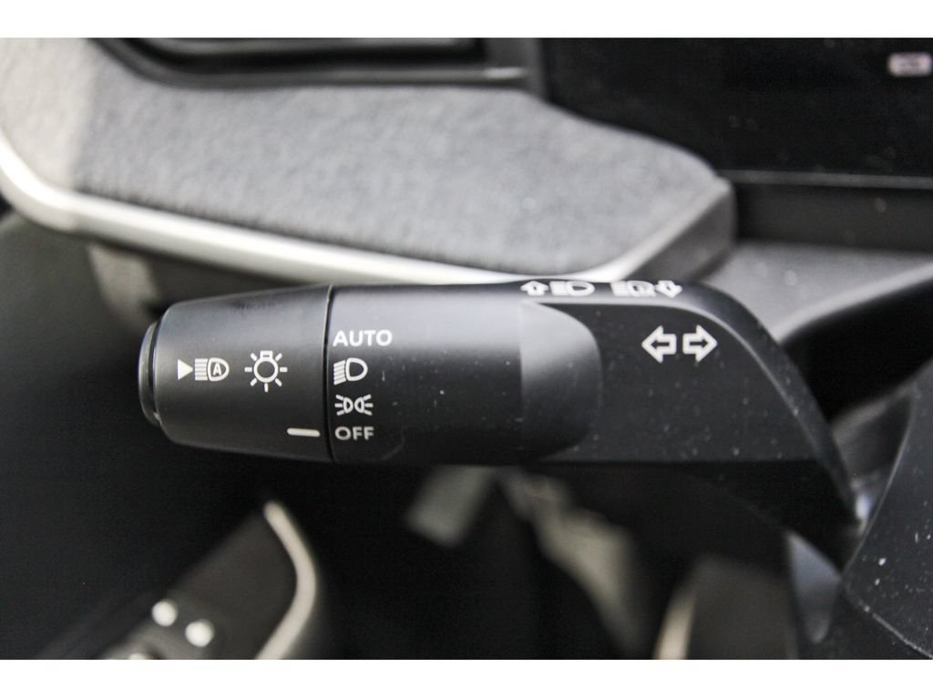 Used 2026 Nissan Kicks SV w/ SV Premium Package FWD image 11