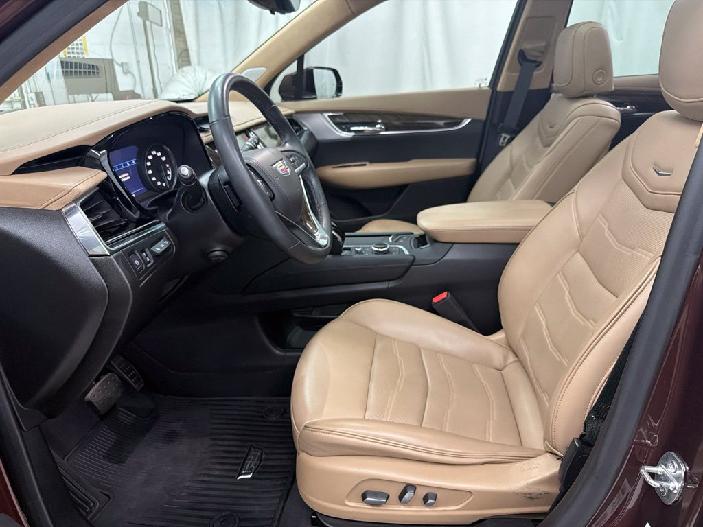Used 2022 Cadillac XT6 Premium Luxury w/ Platinum Package FWD image 14