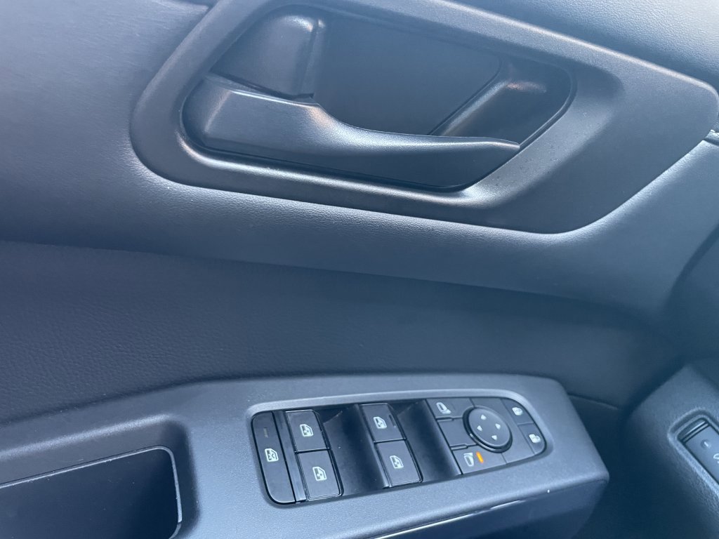 Used 2024 Nissan Pathfinder SV w/ Lighting Package (N92) image 27