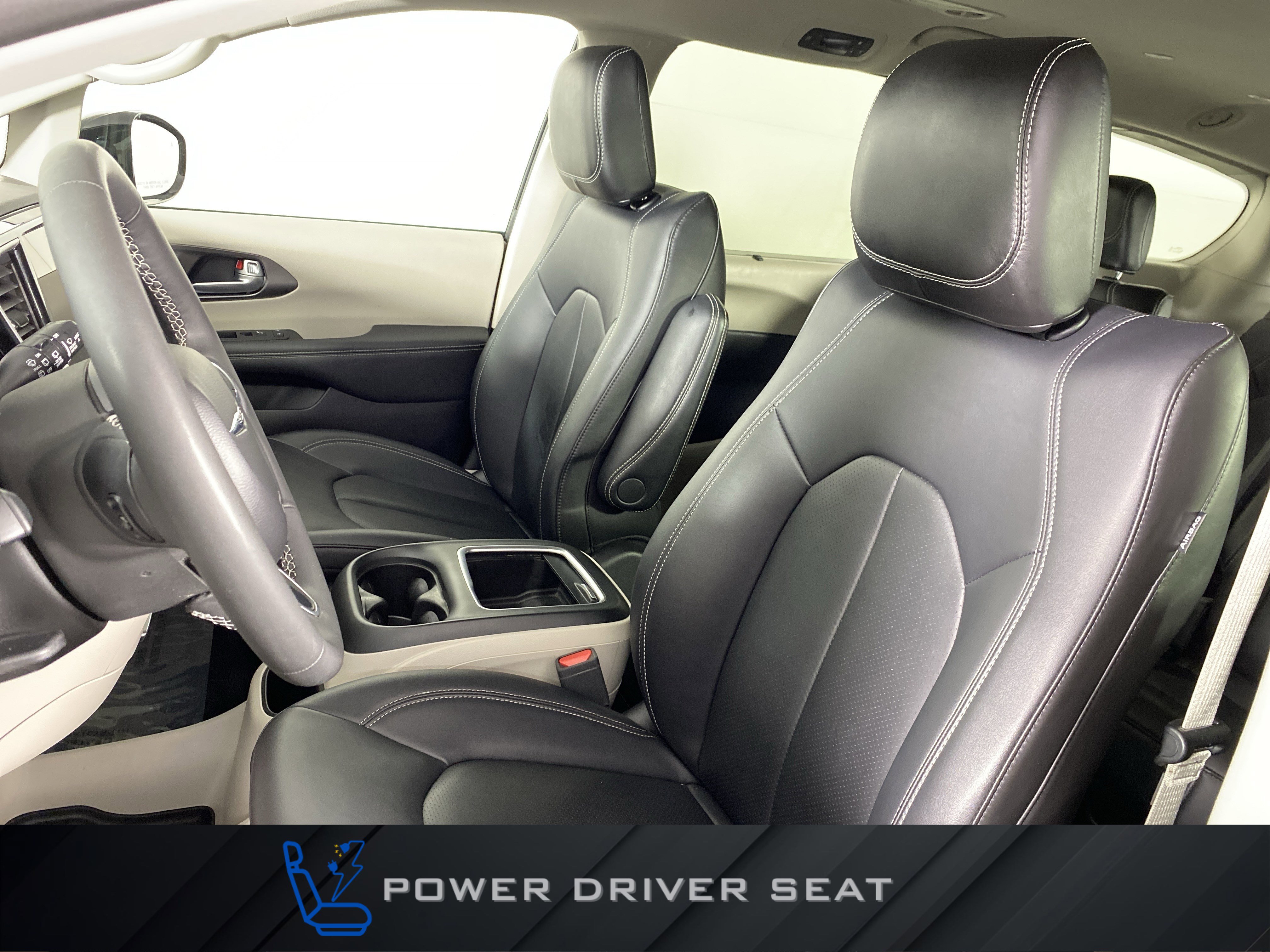 Used 2024 Chrysler Pacifica Touring-L image 16