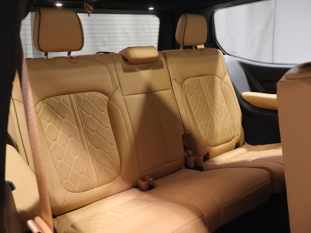 Used 2024 Jeep Grand Wagoneer Series III w/ Rear Seat Video Group 1 AWD/4WD image 25