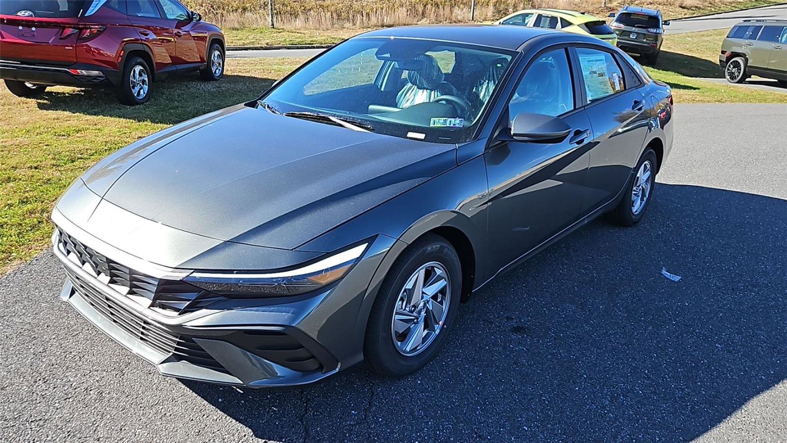 New 2025 Hyundai Elantra SE image 3