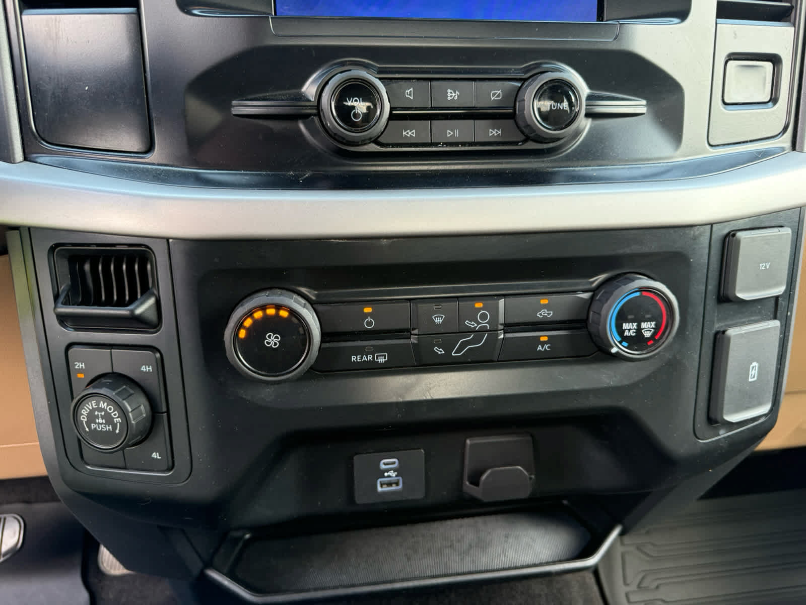 Used 2022 Ford F150 XLT w/ Bed Utility Package AWD/4WD image 13