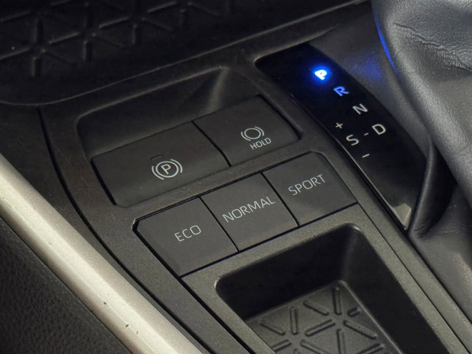 Used 2023 Toyota RAV4 LE image 25