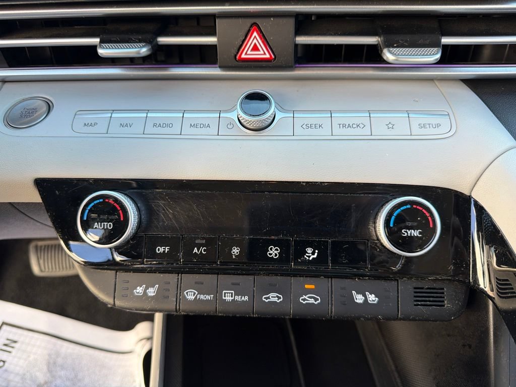 Used 2024 Hyundai Elantra Limited FWD image 30