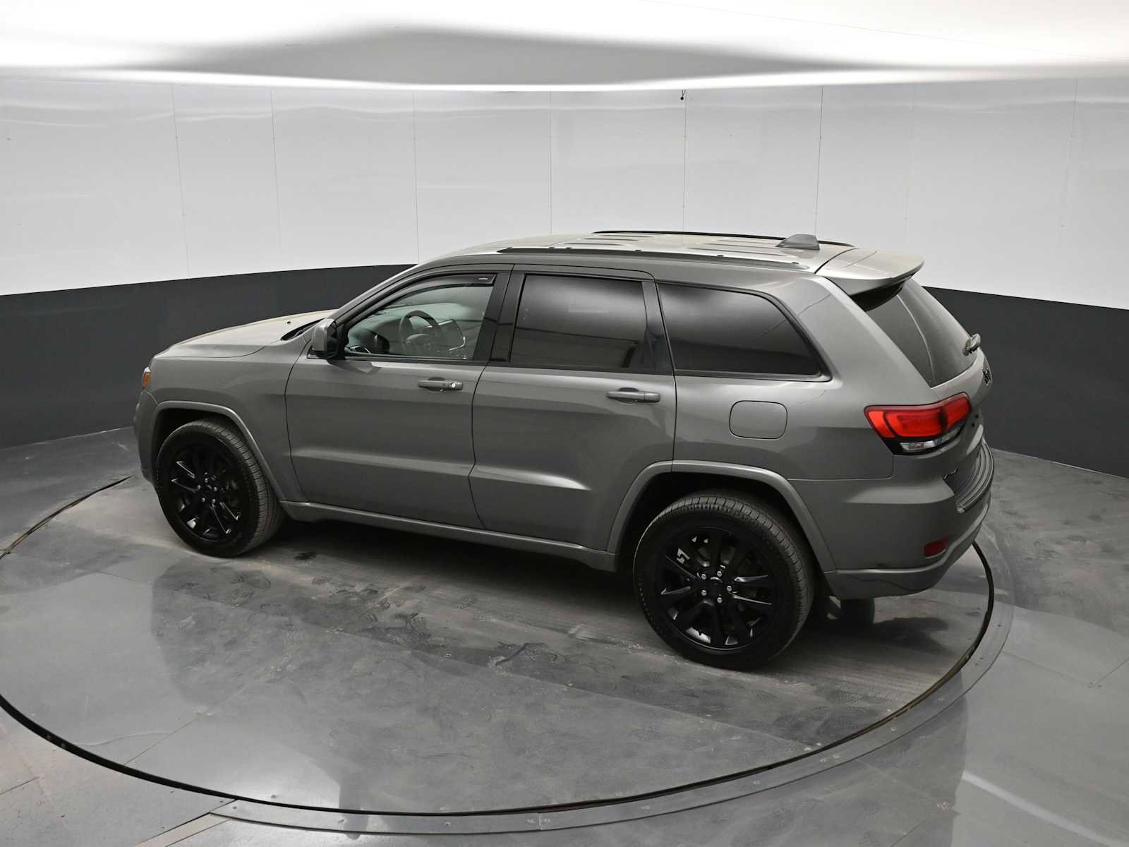Used 2019 Jeep Grand Cherokee Altitude image 27