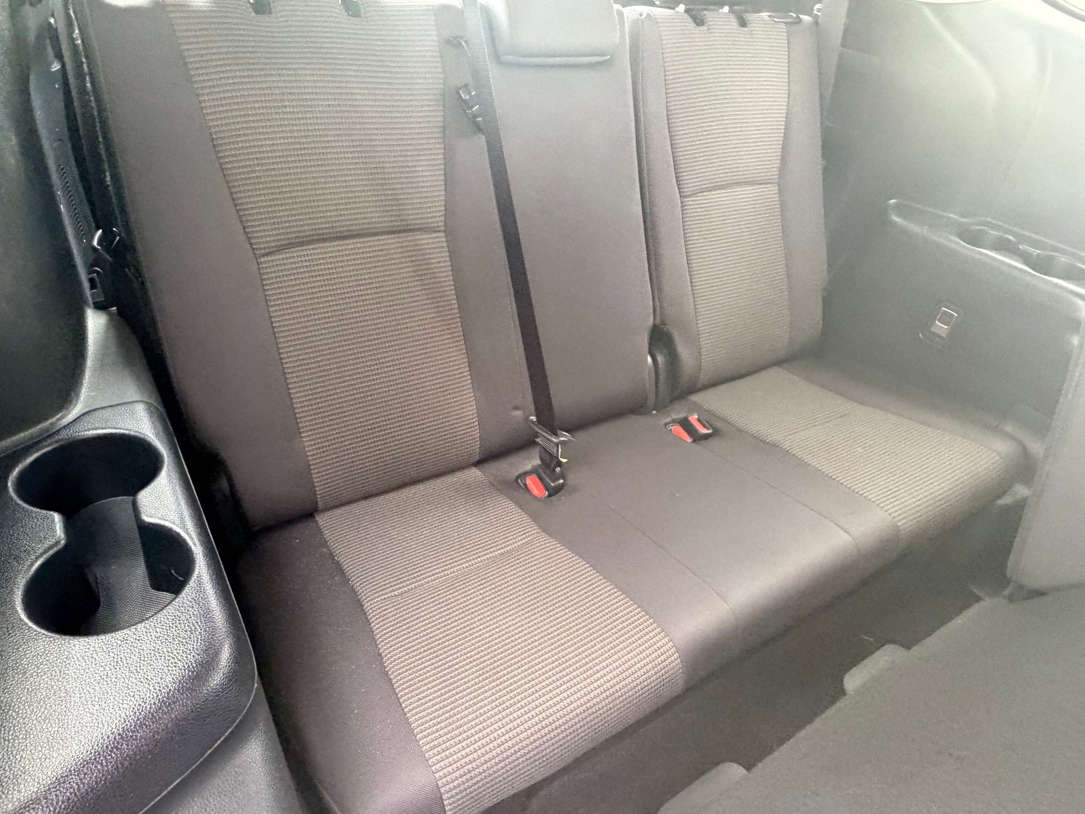 Used 2025 Toyota Highlander LE image 32