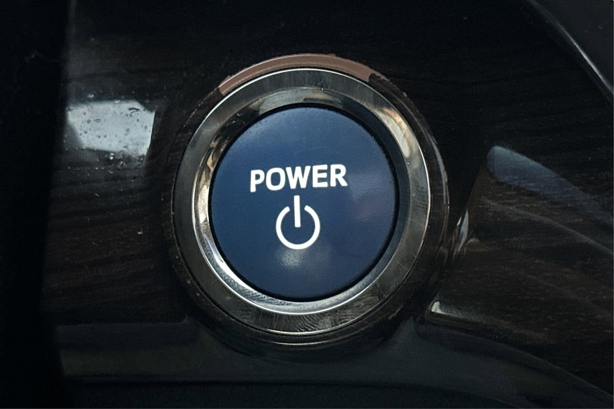 Used 2015 Toyota Avalon Limited image 34