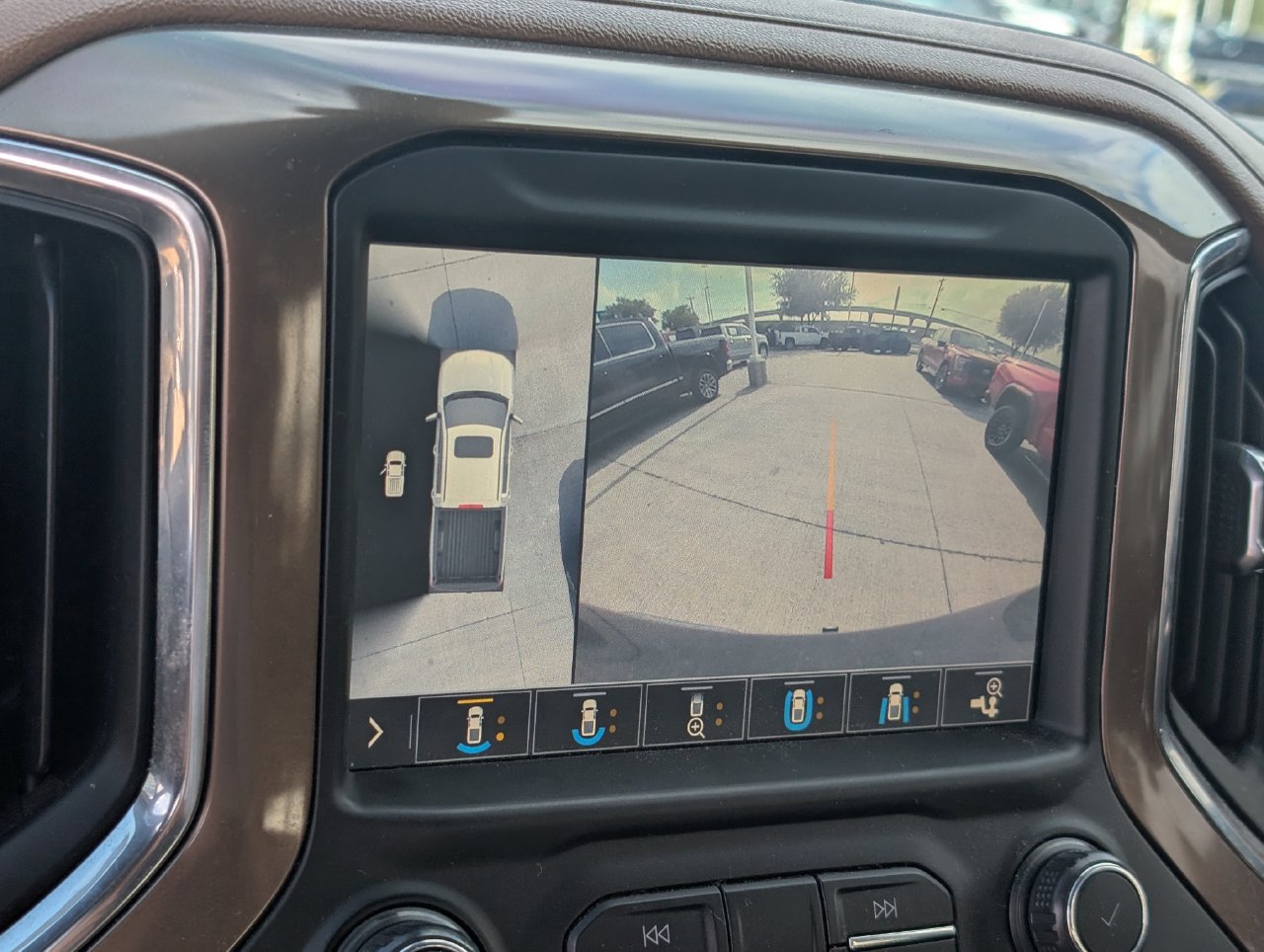 Used 2019 Chevrolet Silverado 1500 High Country w/ Technology Package AWD/4WD image 14