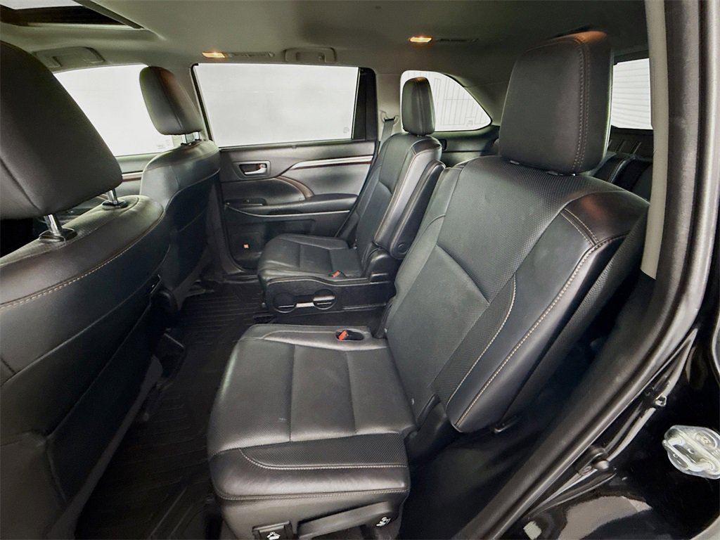 Used 2015 Toyota Highlander Limited image 25