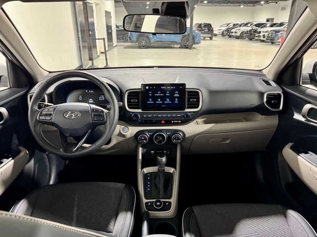 Used 2025 Hyundai Venue Limited image 14