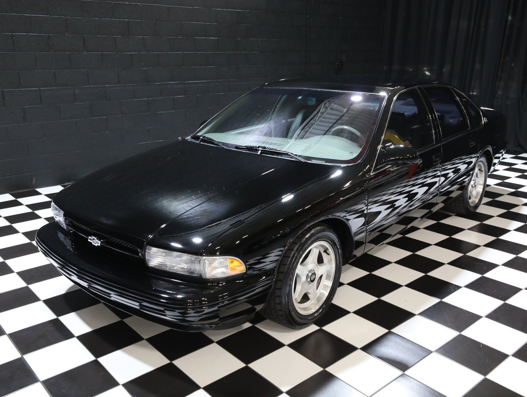 Used 1996 Chevrolet Impala SS RWD image 6