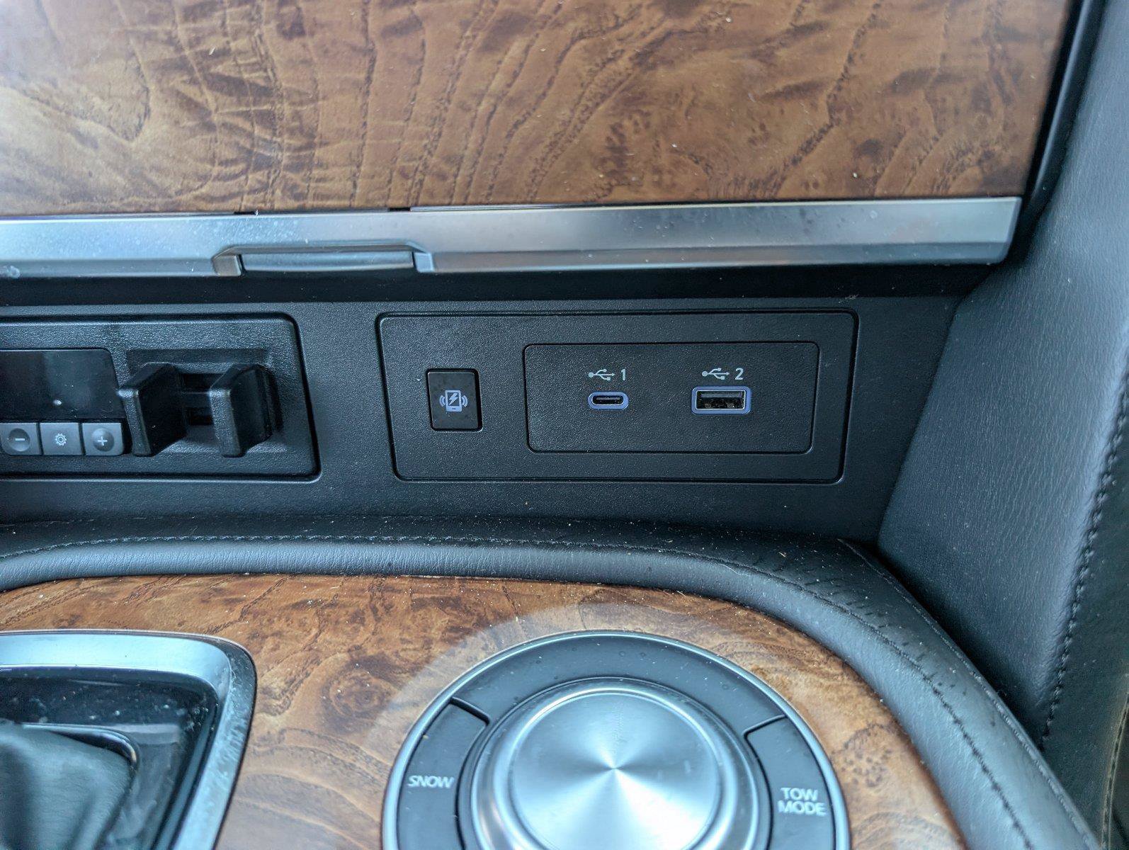 Used 2023 Nissan Armada SL w/ Captain's Chairs Package RWD image 21