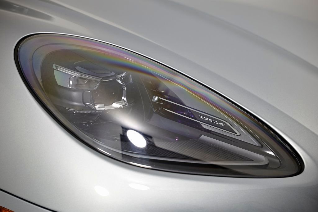 Certified 2025 Porsche Macan image 18