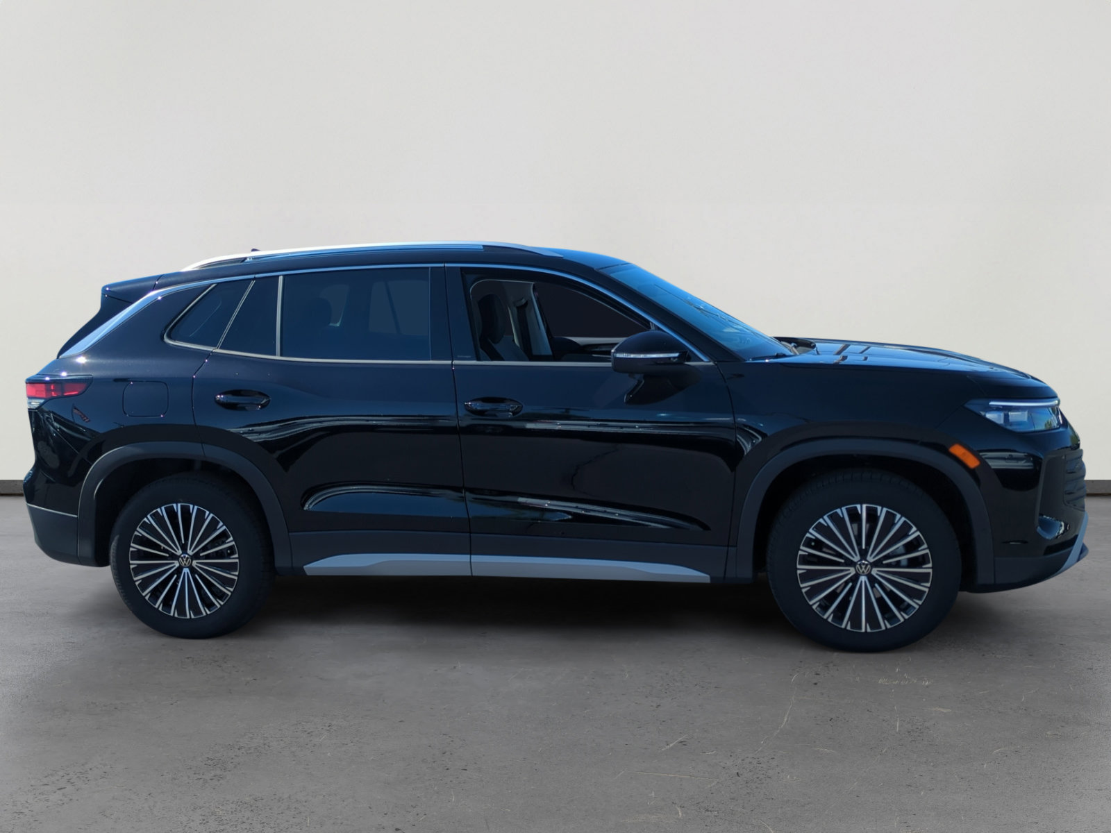 New 2025 Volkswagen Tiguan S image 6