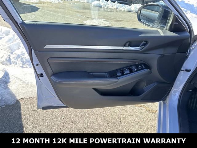 Used 2023 Nissan Altima 2.5 SR w/ SR Premium Package image 13