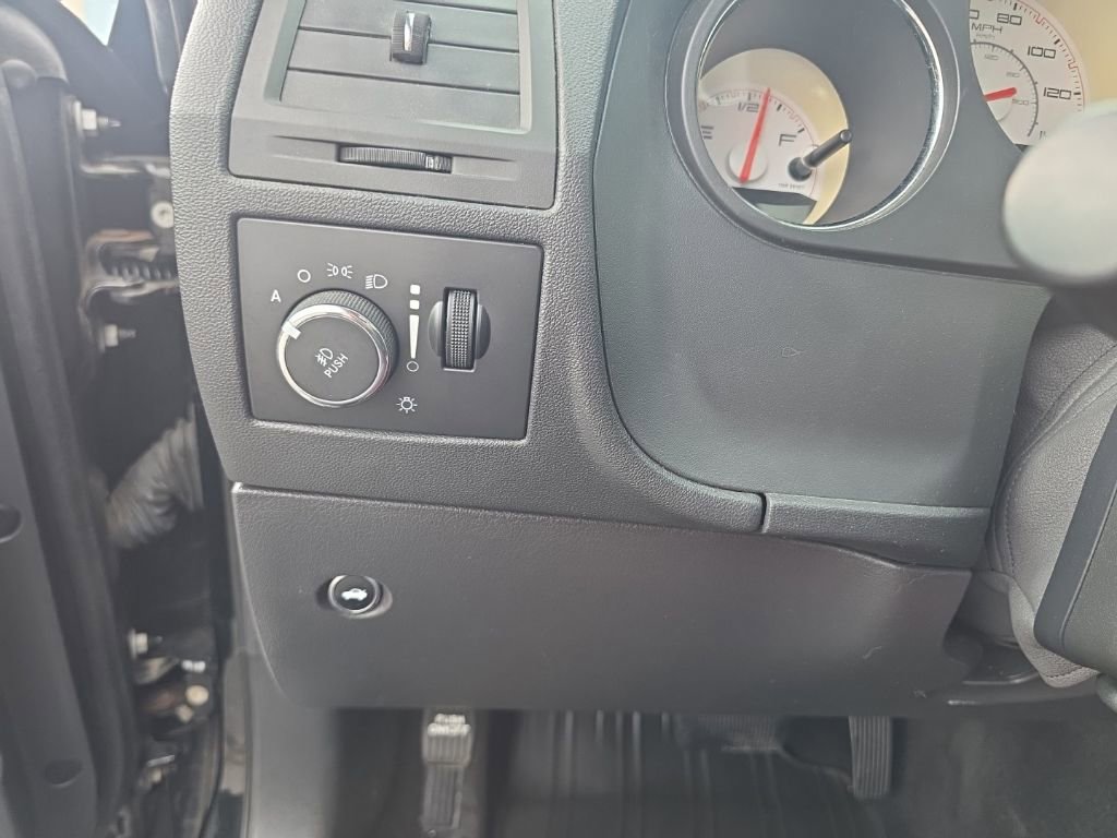 Used 2014 Dodge Challenger SXT Plus image 16