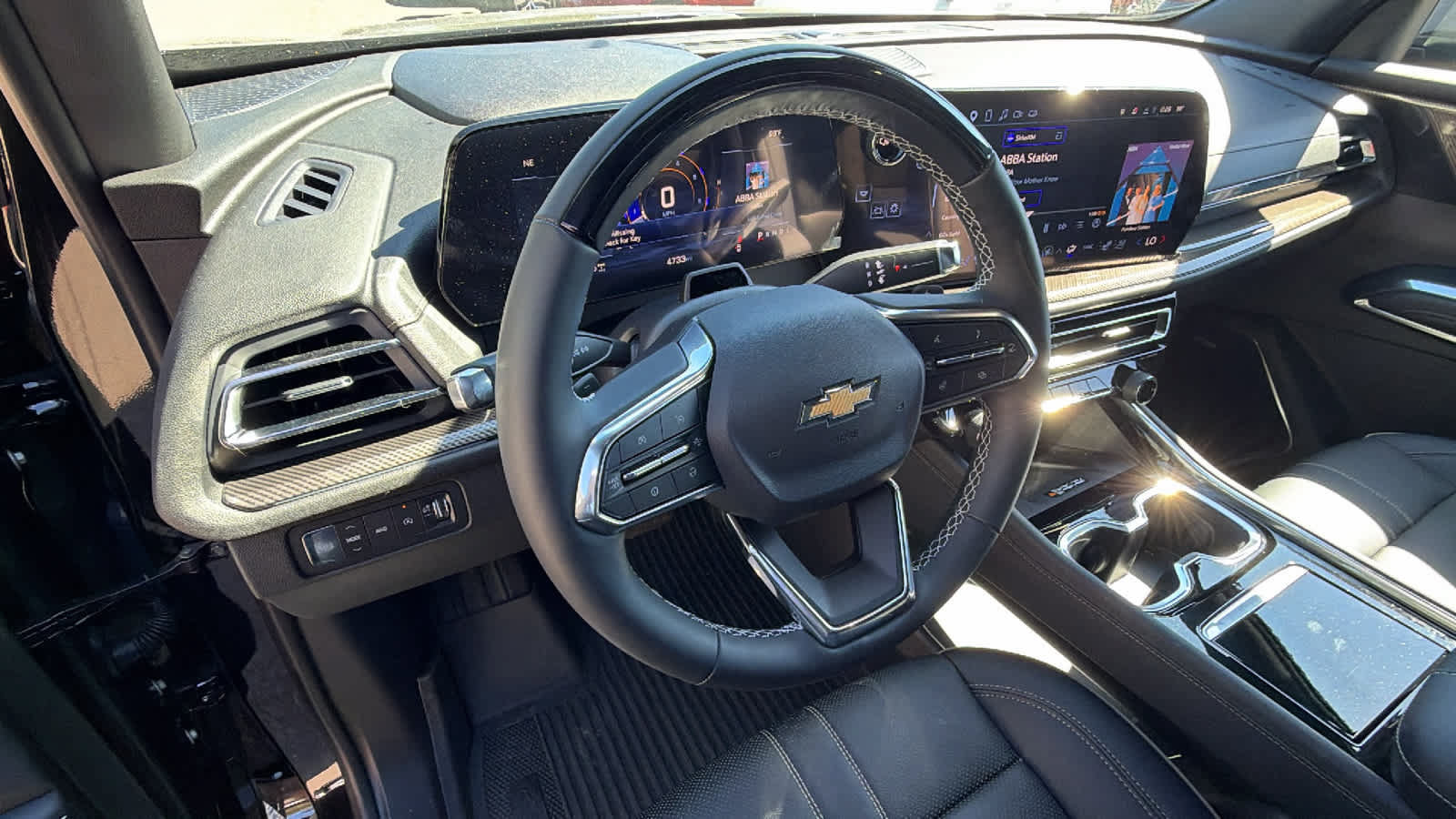 Used 2025 Chevrolet Traverse High Country w/ LPO, Floor Liner Package AWD/4WD image 10