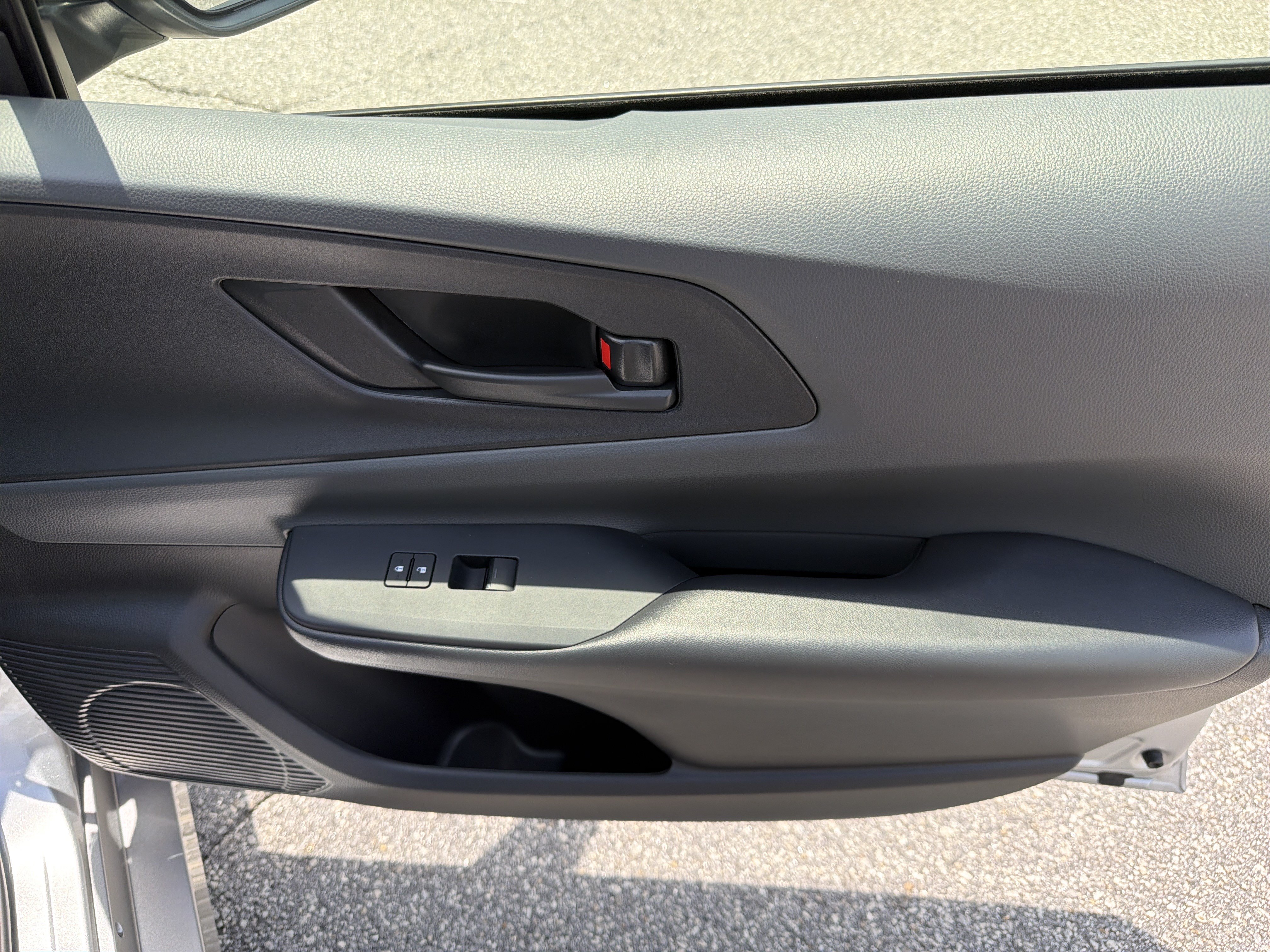 Certified 2025 Toyota Prius LE FWD image 25