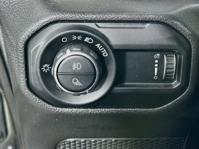 Used 2023 Jeep Gladiator Overland AWD/4WD image 22