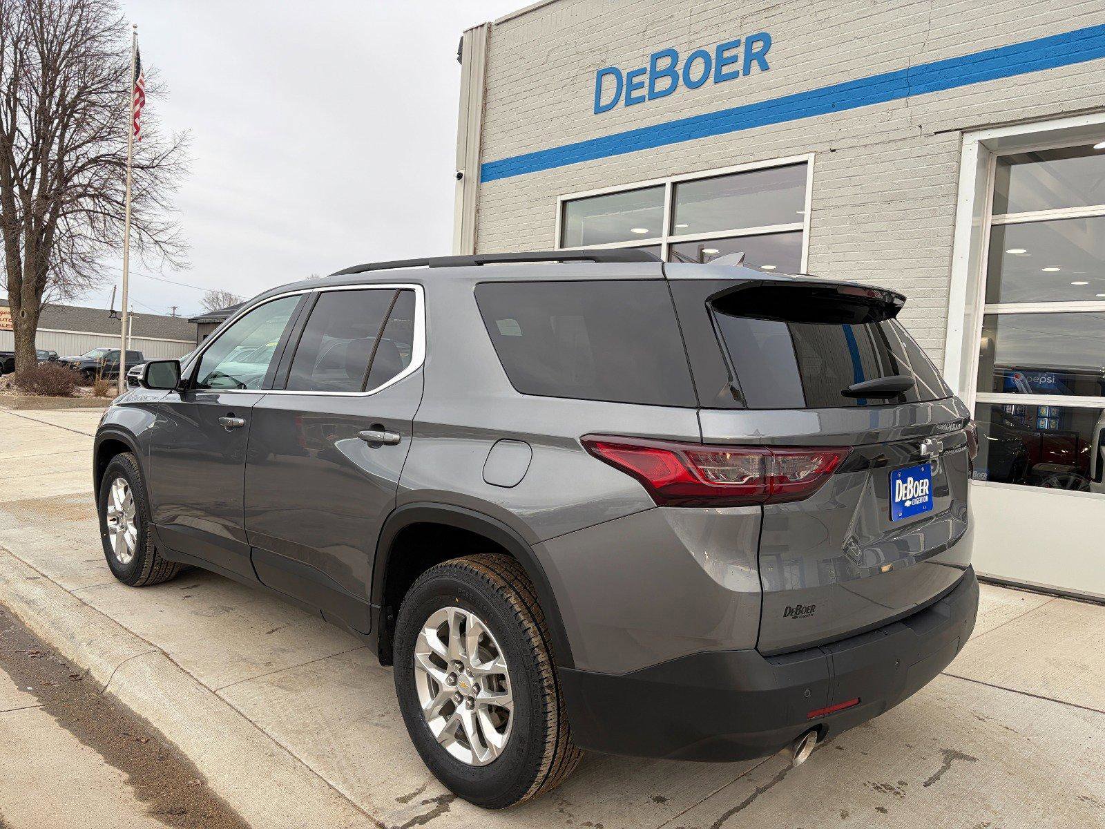 Used 2020 Chevrolet Traverse LT image 3
