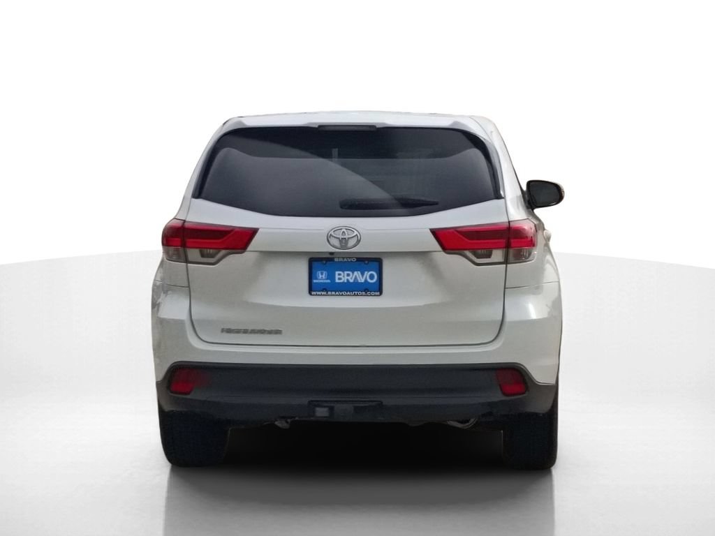 Used 2019 Toyota Highlander LE FWD image 8