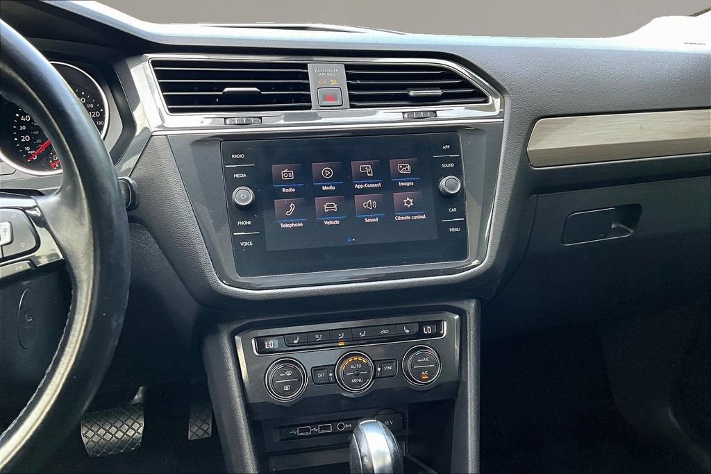 Used 2019 Volkswagen Tiguan SE w/ Panoramic Sunroof Package FWD image 9