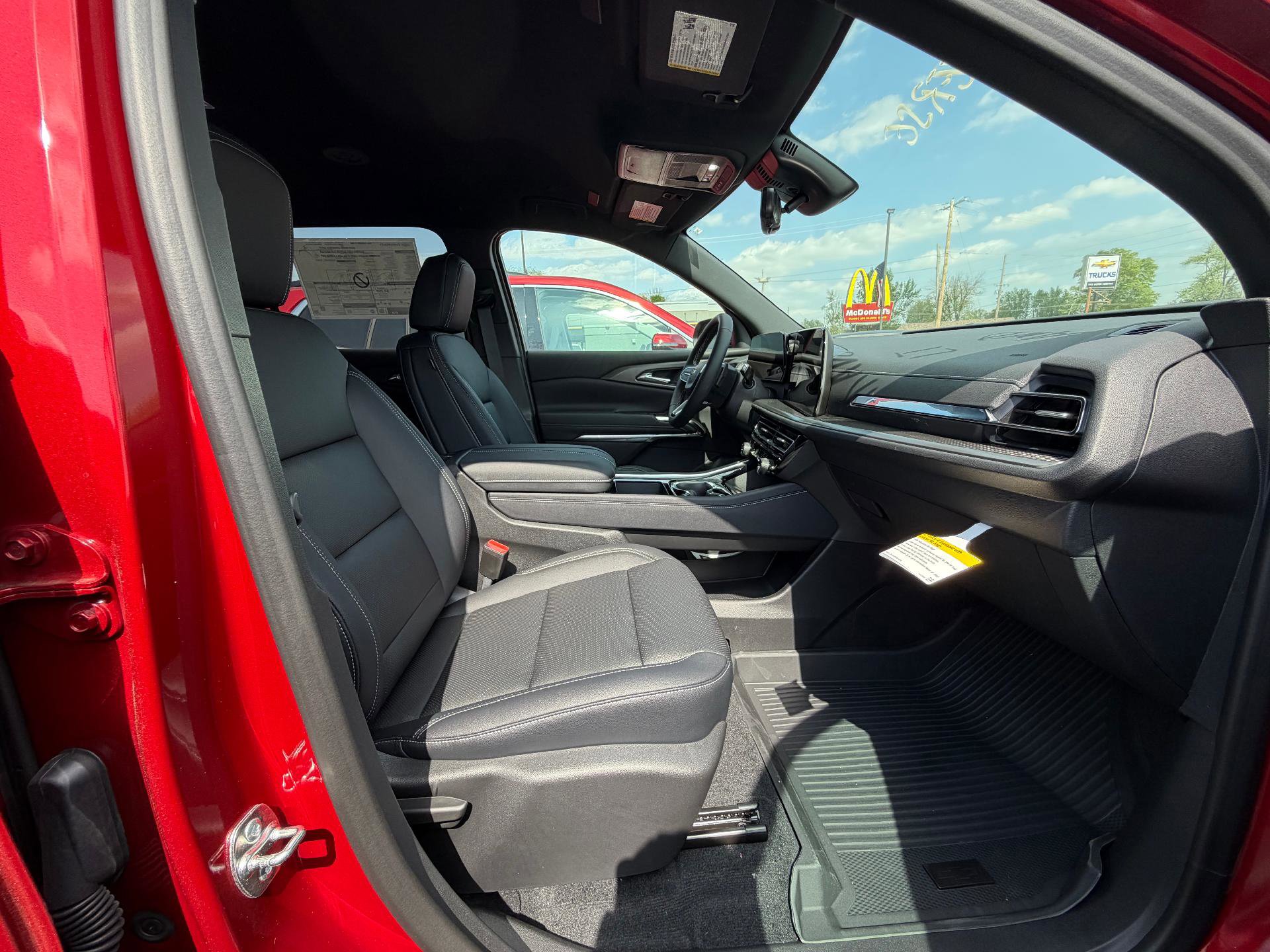 New 2026 Chevrolet Traverse LT w/ Driver Confidence Package AWD/4WD image 10