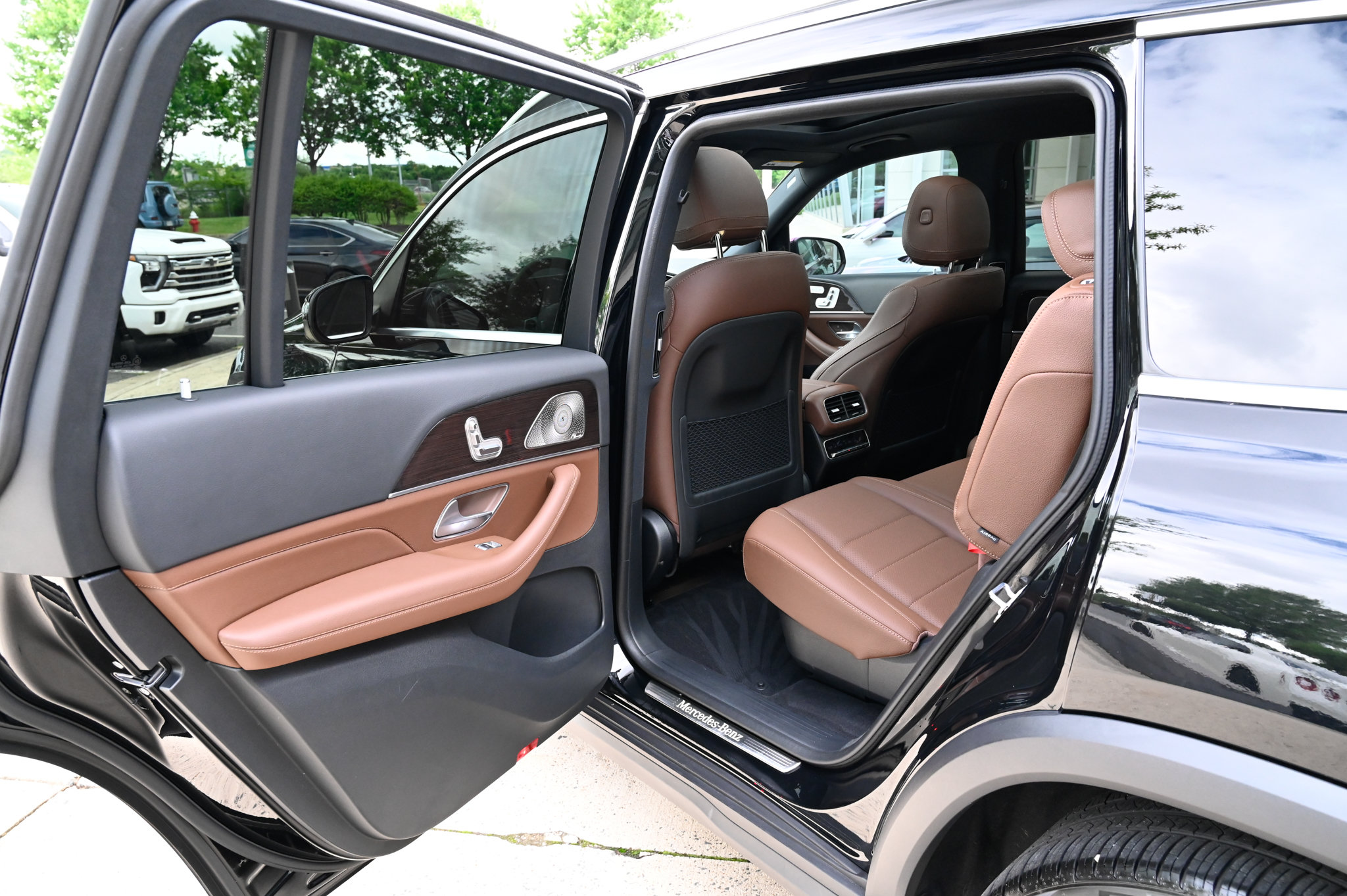 Used 2025 Mercedes-Benz GLS 450 4MATIC image 36
