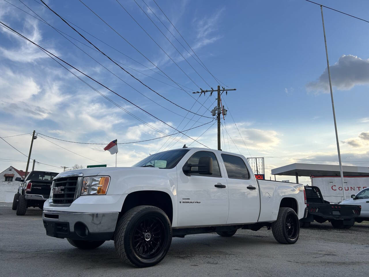 Used 2007 GMC Sierra 2500 SLE w/ Z71 Off-Road Package image 3