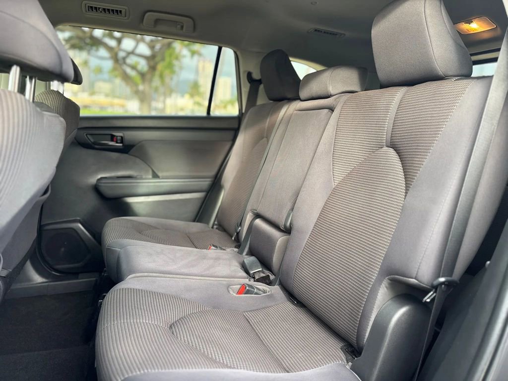 Used 2023 Toyota Highlander L image 10