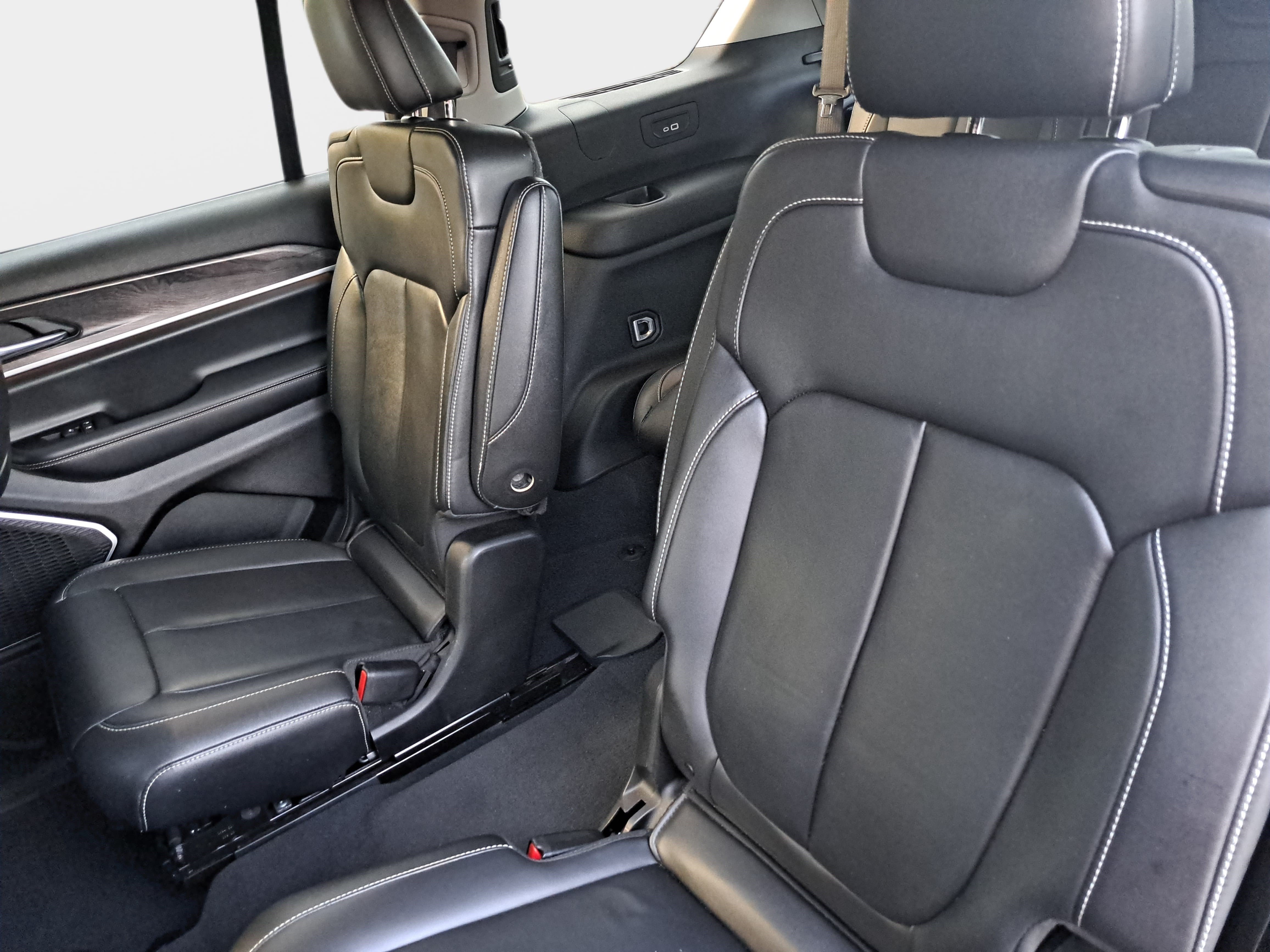 Used 2022 Jeep Grand Cherokee L Limited RWD image 16