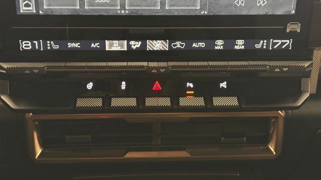 Used 2025 GMC Hummer EV 2X image 40