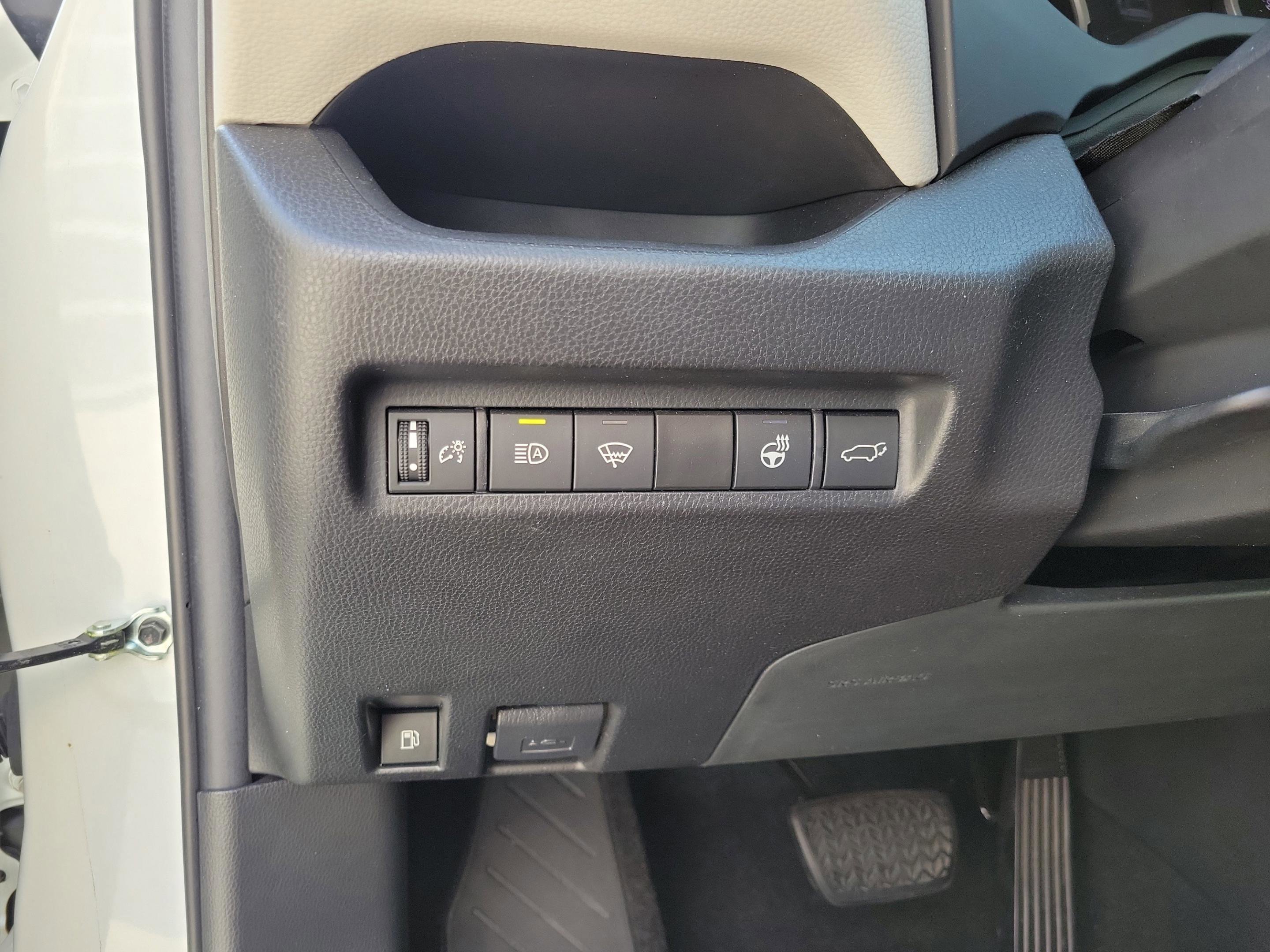 Certified 2021 Toyota RAV4 XLE Premium AWD/4WD image 25
