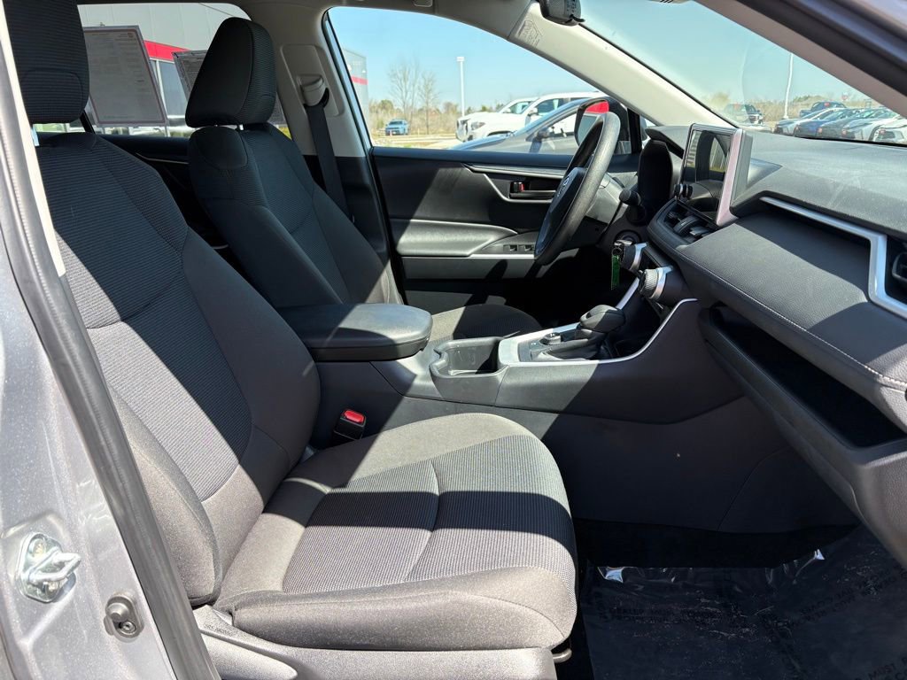 Certified 2025 Toyota RAV4 LE AWD/4WD image 14