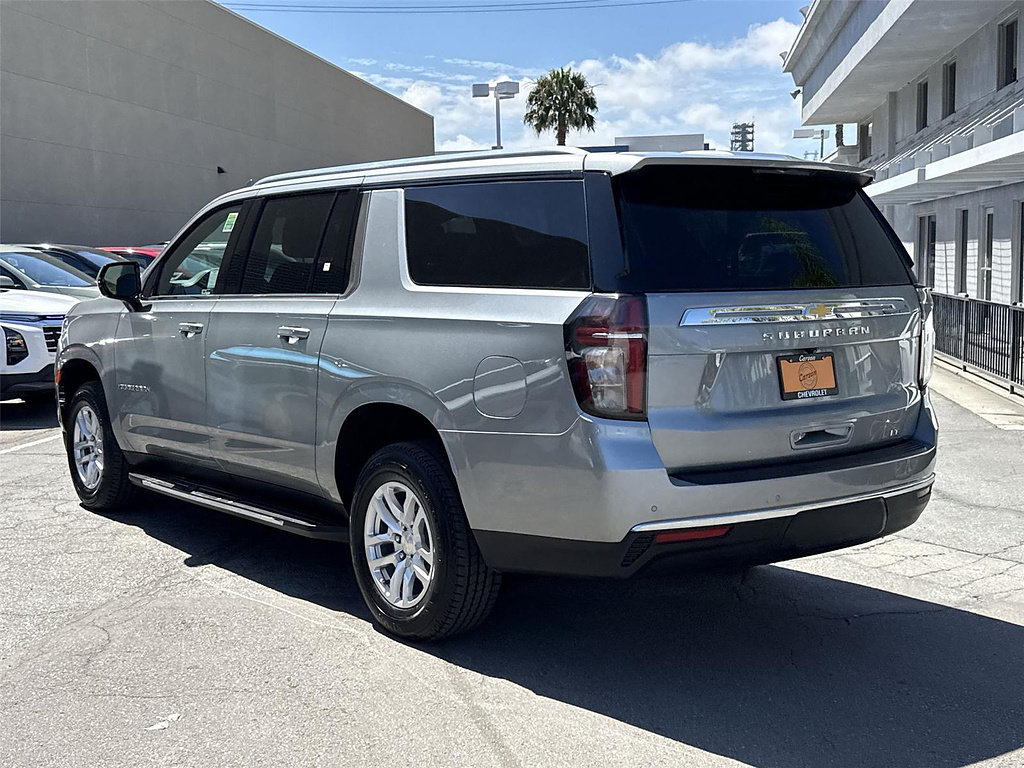 Used 2024 Chevrolet Suburban LT RWD image 5