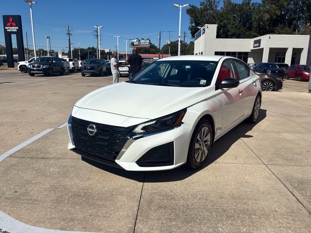 Used 2025 Nissan Altima 2.5 S FWD image 3