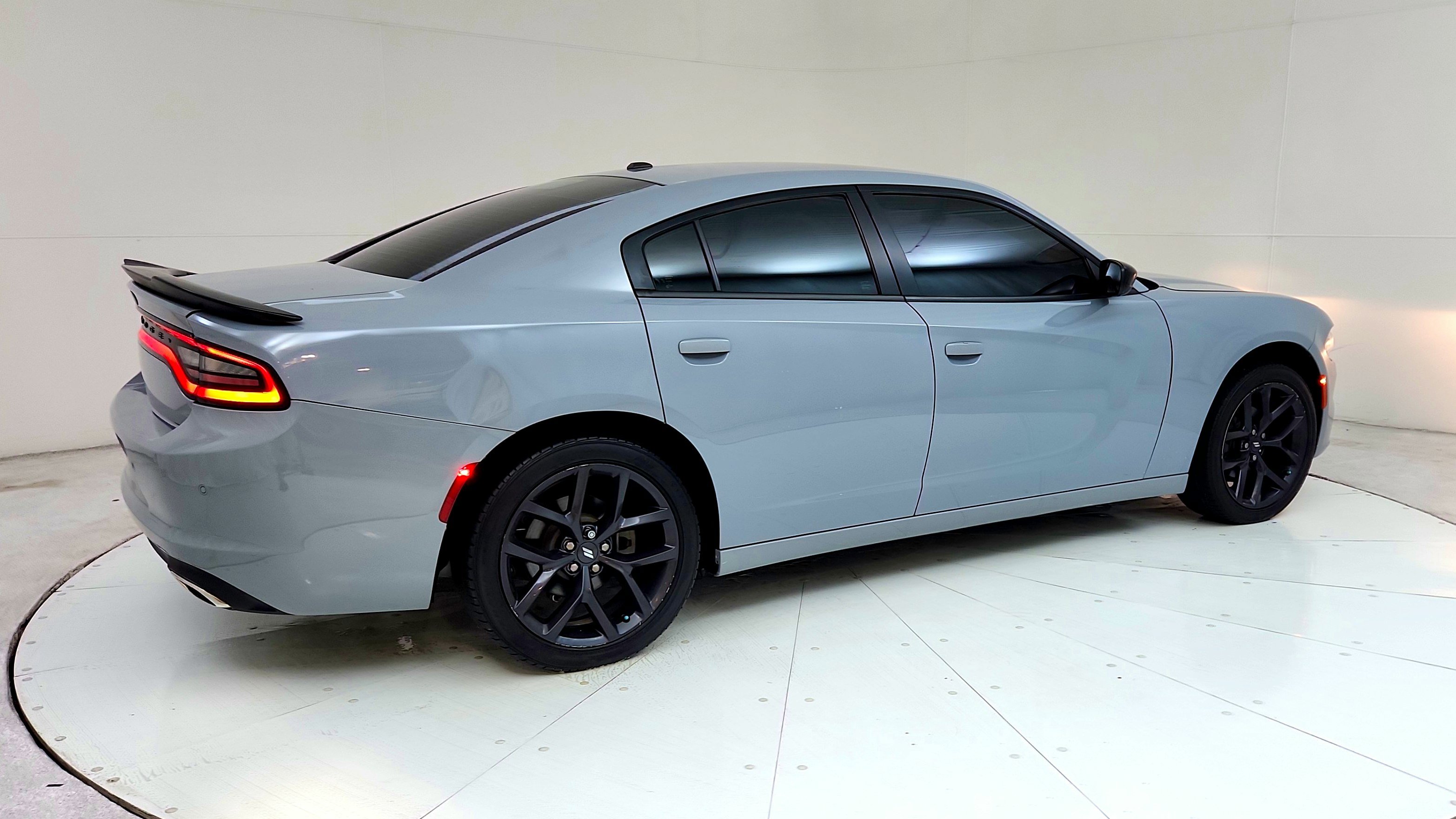 Used 2020 Dodge Charger SXT w/ Blacktop Package RWD image 7
