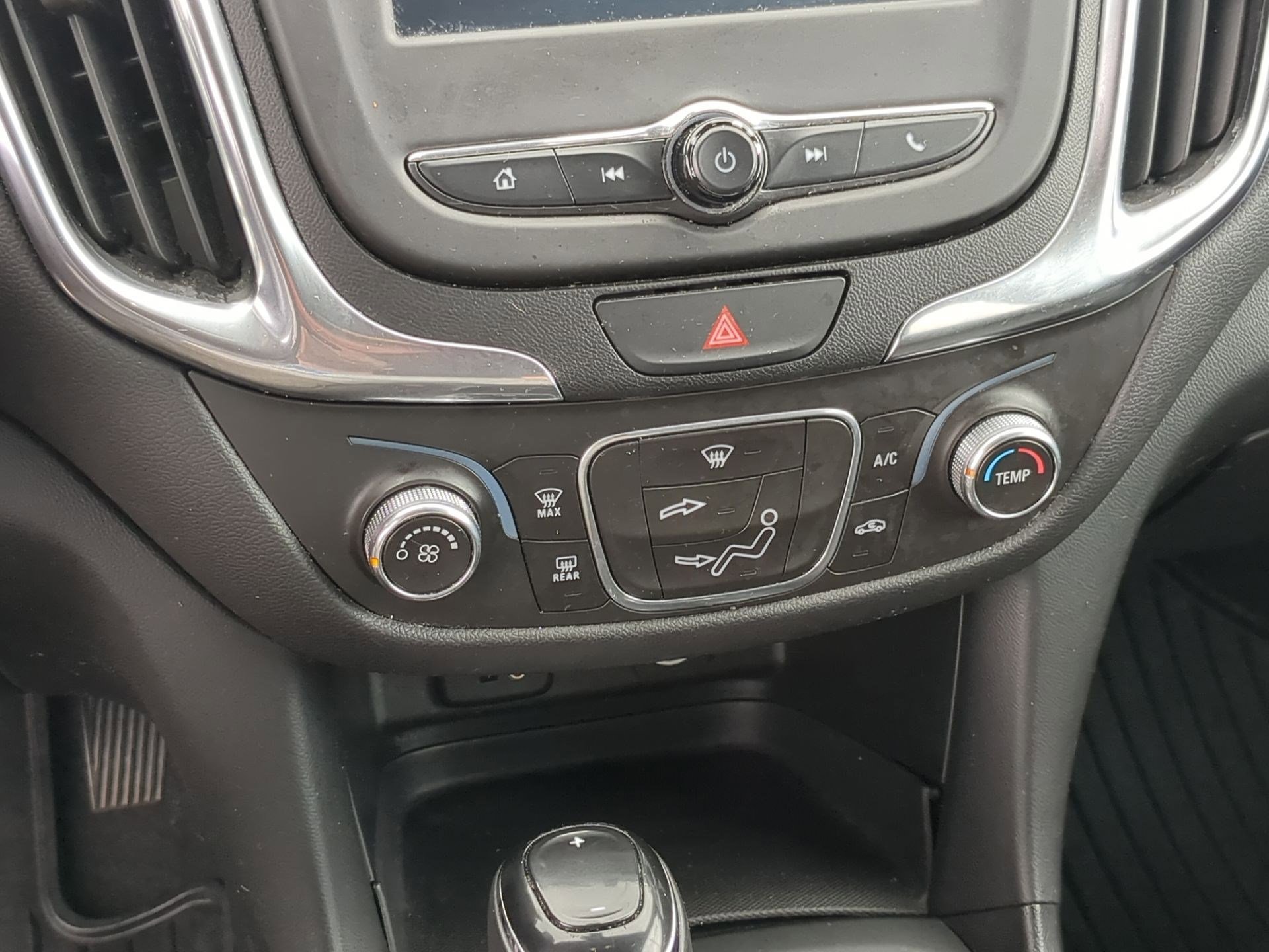 Used 2018 Chevrolet Equinox LT FWD image 17