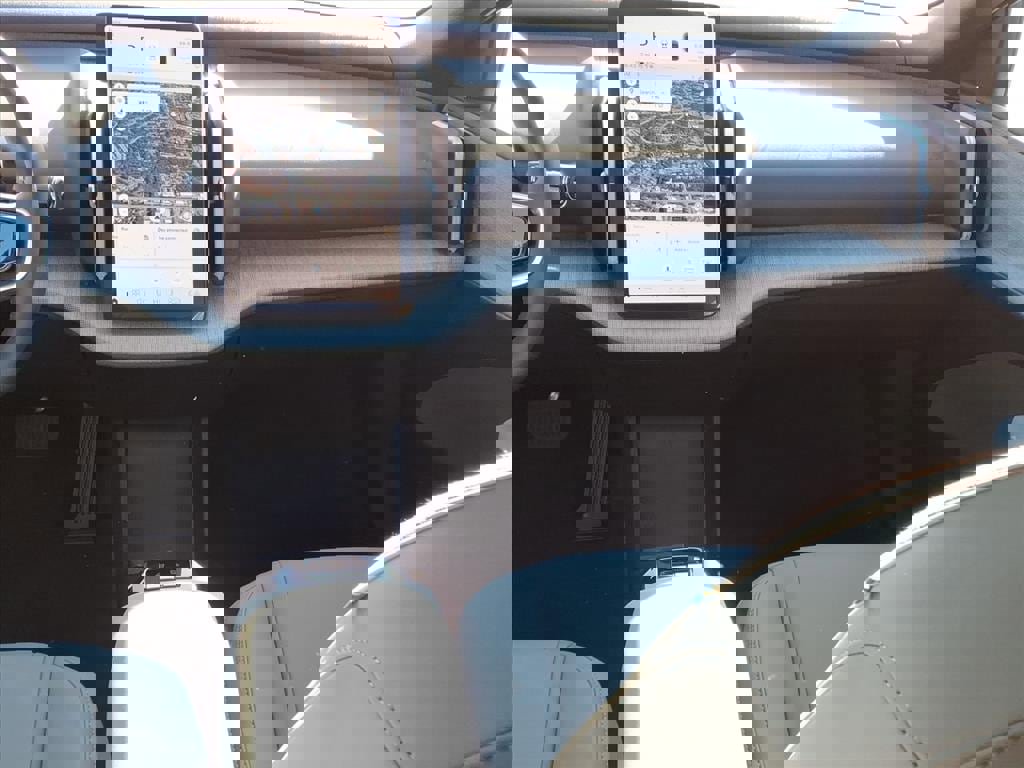 New 2026 Volvo EX30 Cross Country Ultra w/ Protection Package Premier image 13